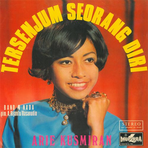Tersenjum Seorang Diri